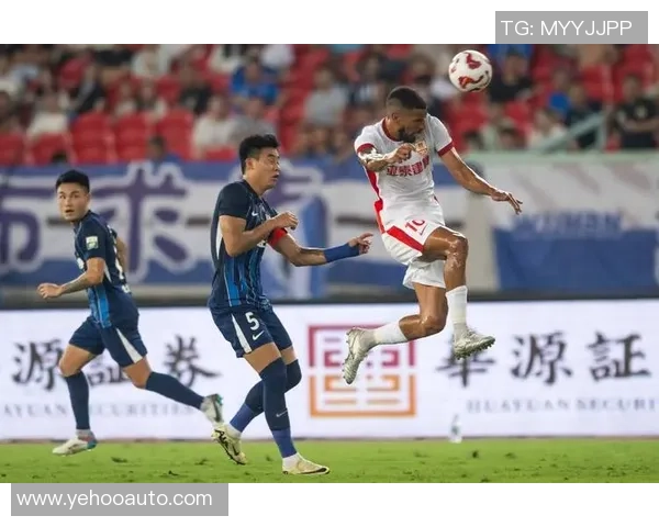 重病未愈仍坚守赛场足球球星带伤拼搏感动无数球迷